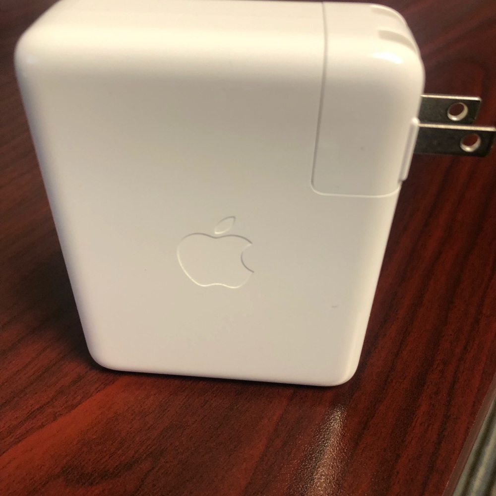 Apple 140W USB -C Power Adapter